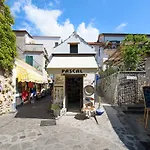 Aparthotel House 4*