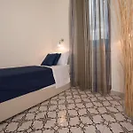 House Aparthotel 4*