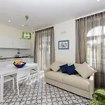 House Aparthotel 4*