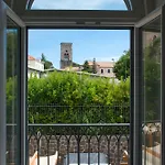 Aparthotel House