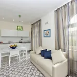 House Aparthotel 4*