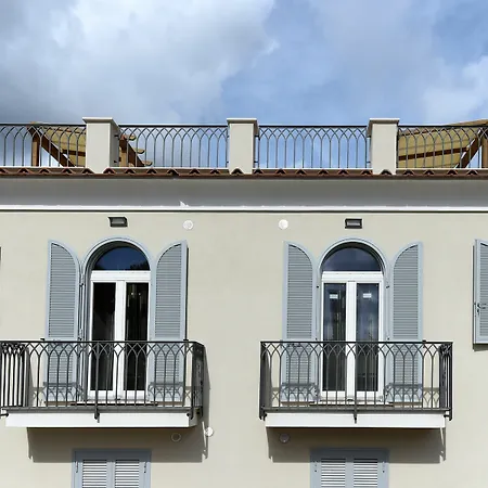 Lägenhetshotell House 4*