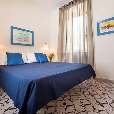 House Aparthotel 3*
