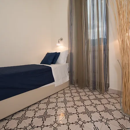 House Aparthotel 3*