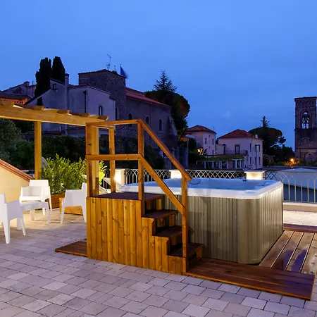 House Aparthotel 3*