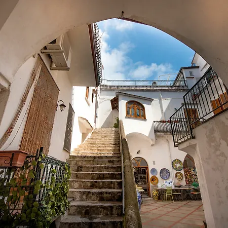 Aparthotel House 3*