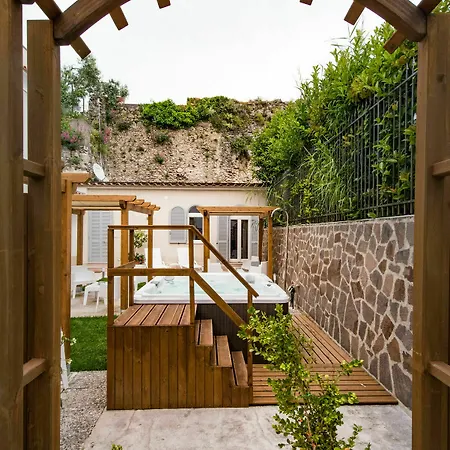 House Aparthotel 3*