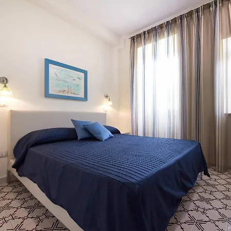 Aparthotel House 3*