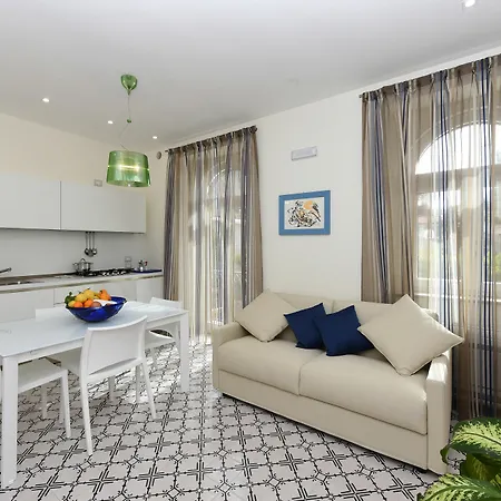 House Aparthotel 3*