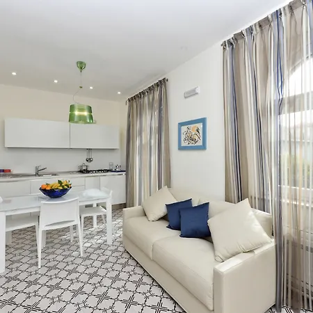 House Aparthotel 3*