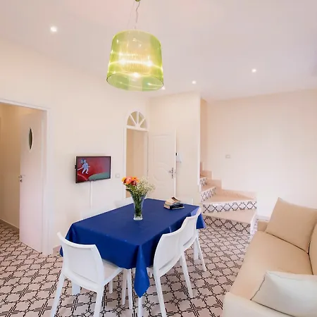 Aparthotel House 3*